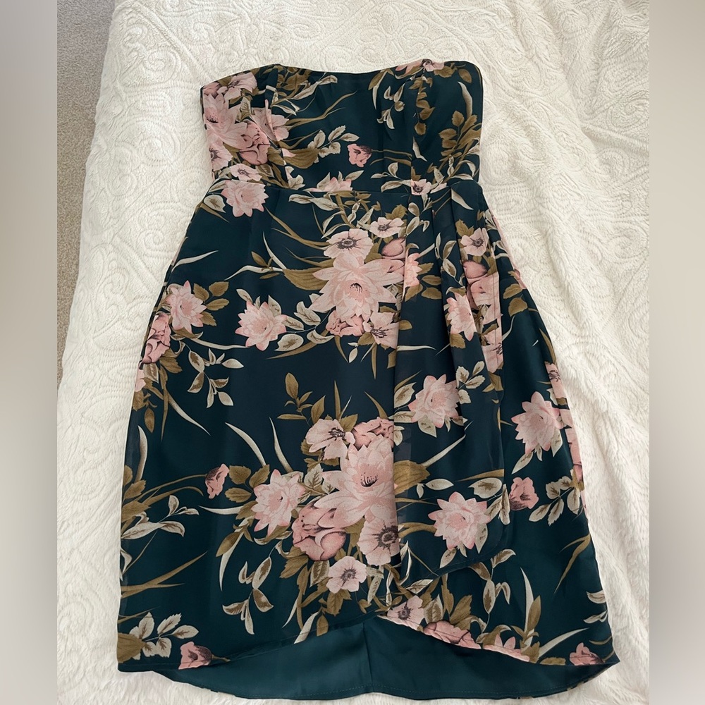 Worn once to a wedding for about 4 hours.  Size M.